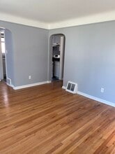 11448 Columbia in Redford, MI - Foto de edificio - Building Photo