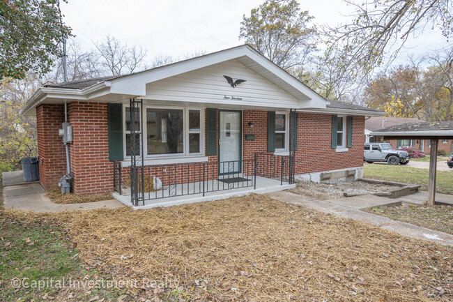 414 Lark St in Jefferson City, MO - Building Photo - Building Photo