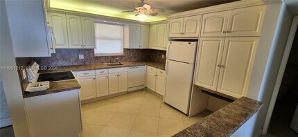 1051 Hillsboro Mile in Hillsboro Beach, FL - Building Photo - Building Photo