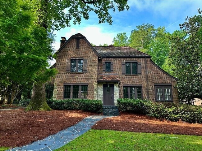 property at 935 Stovall Blvd NE