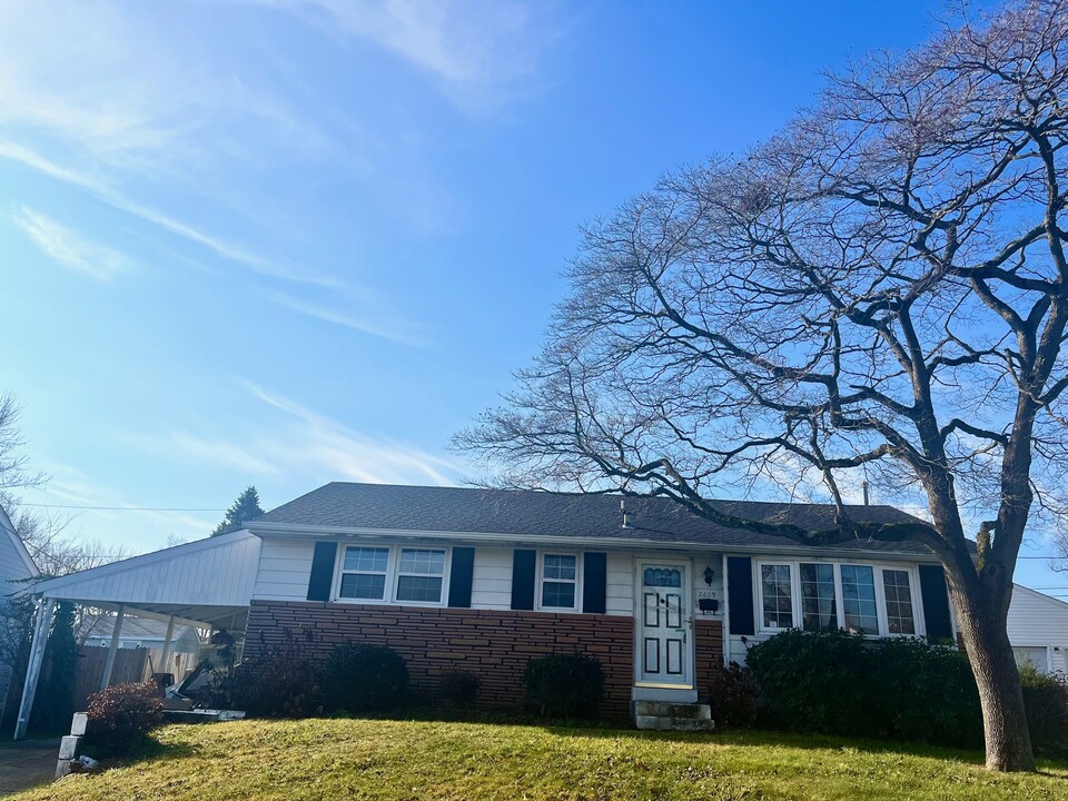 2609 Dean Dr in Wilmington, DE - Building Photo