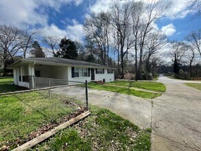 633 White St in Suwanee, GA - Building Photo - Building Photo