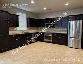 1344 Royalty Way in Clovis, CA - Building Photo - Building Photo