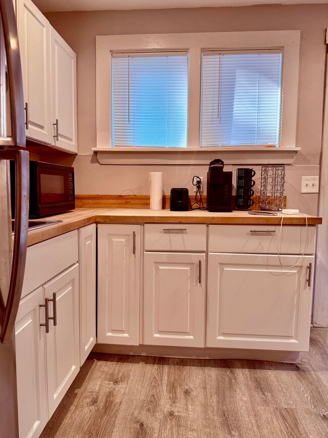 243 Ohio St, Unit apt 1