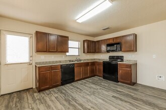 7002 Heathers Way in San Antonio, TX - Building Photo - Building Photo