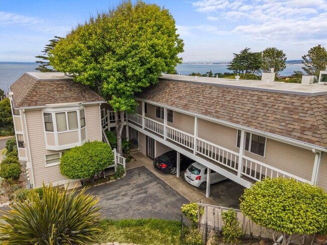 251 Lighthouse Ave in Pacific Grove, CA - Building Photo - Building Photo