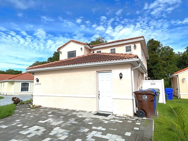 2348 Cordova Ct in Kissimmee, FL - Building Photo - Building Photo