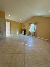 648 Molinar Ave, Unit 648 Molinar Ave #3 in La Puente, CA - Foto de edificio - Building Photo