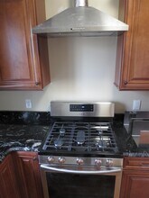 1131 Broadway, Unit 7 in Somerville, MA - Foto de edificio - Building Photo