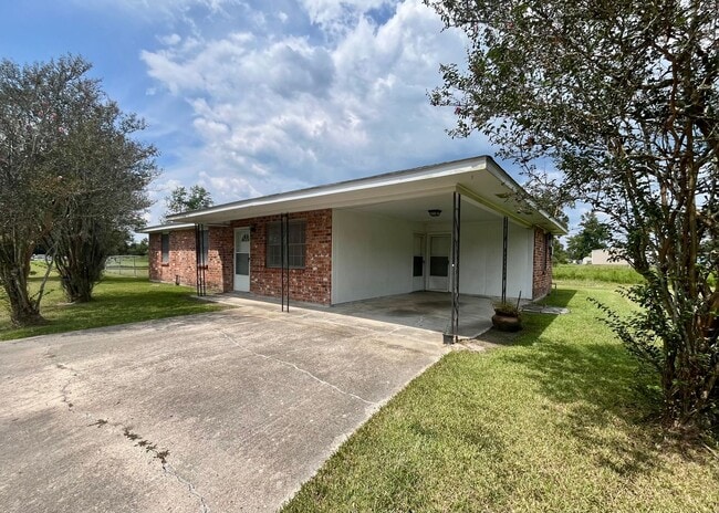 14253 LA-431 in Saint Amant, LA - Building Photo - Building Photo