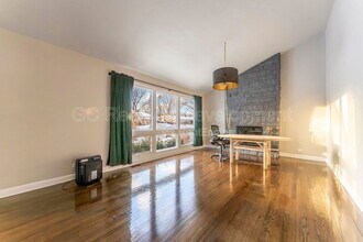 810 W Dresser Dr in Mount Prospect, IL - Foto de edificio - Building Photo