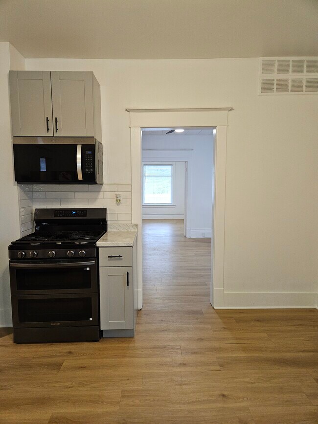 5706 22nd Ave, Unit Lower in Kenosha, WI - Foto de edificio - Building Photo