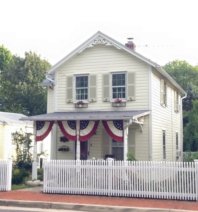 15 Union St NW in Leesburg, VA - Building Photo