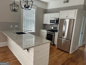 828 Ponce De Leon Pl NE in Atlanta, GA - Foto de edificio - Building Photo