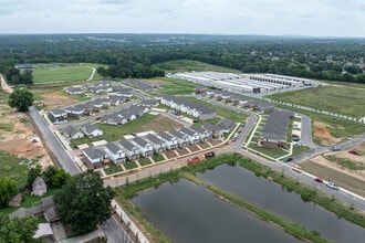 Cobblestone Farm Community Apartments in Fayetteville, AR - Building Photo - Building Photo