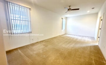 10625 Pictorial Park Dr in Tampa, FL - Foto de edificio - Building Photo