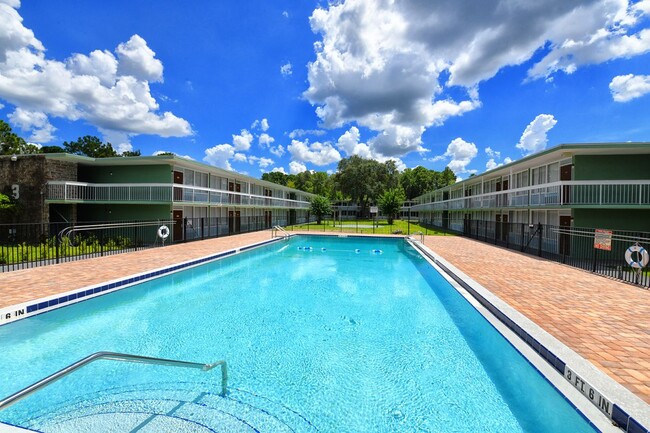 Backlot Apartments in Kissimmee, FL - Foto de edificio - Building Photo