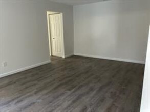 107 Birchwood Rd in Brookhaven, NY - Building Photo - Building Photo