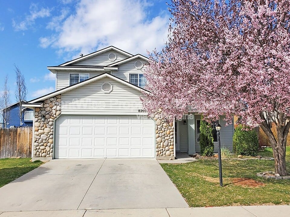 8260 W Dulcimer St in Boise, ID - Foto de edificio
