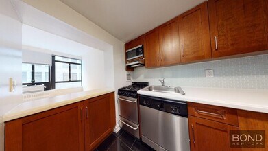 1 Astor Pl in New York, NY - Building Photo - Building Photo