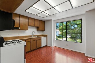 11127 La Maida St in Los Angeles, CA - Building Photo - Building Photo
