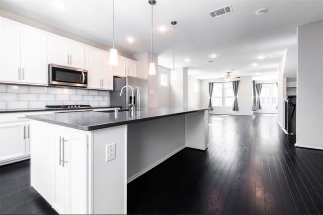 property at 3108 Roseland Terrace Ln