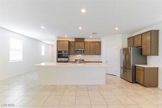 10628 Silver Pond Ave in Las Vegas, NV - Building Photo - Building Photo