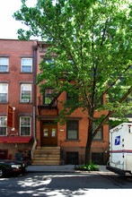 243 W 16th St in New York, NY - Building Photo - Building Photo