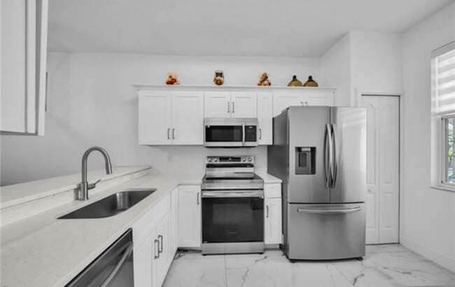 512 Mainsail Dr in Naples, FL - Building Photo - Building Photo