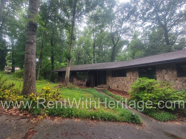 1050 Flamingo Dr in Austell, GA - Building Photo - Building Photo