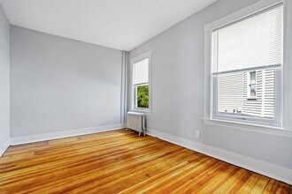 853 Cummins Hwy, Unit 1 in Boston, MA - Foto de edificio - Building Photo