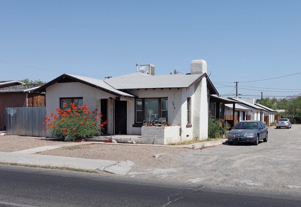 2611-2625 E Grant Rd in Tucson, AZ - Building Photo