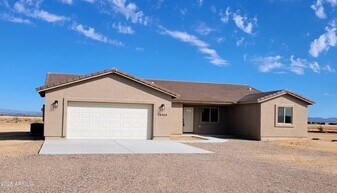 24508 W Duane Ln in Wittmann, AZ - Building Photo