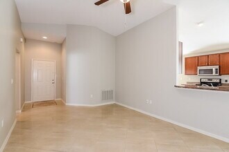 6400 Twin Bridges Dr in Zephyrhills, FL - Building Photo - Building Photo