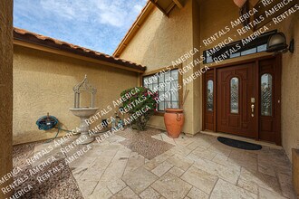 532 E Stonebridge Dr in Gilbert, AZ - Foto de edificio - Building Photo