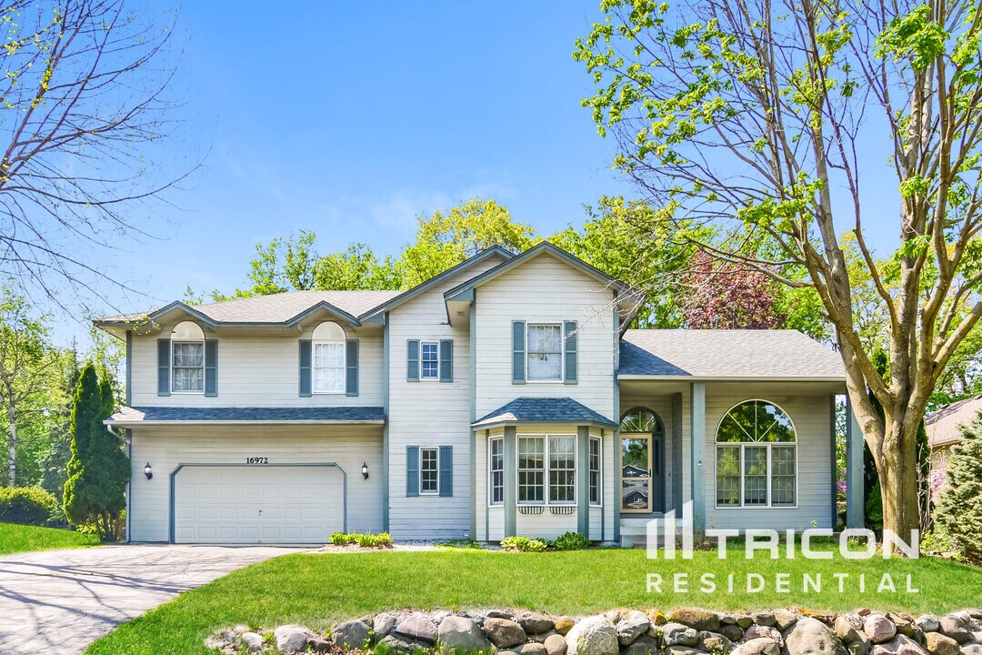 16972 Jasper Path in Lakeville, MN - Building Photo