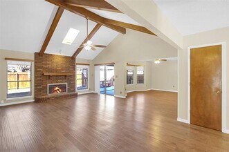 6300 Aires Dr in Arlington, TX - Building Photo - Building Photo