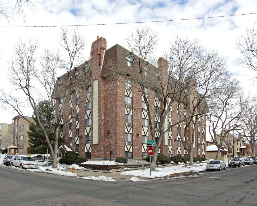 Riviera Court in Denver, CO - Building Photo