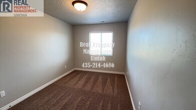 427 E Red Fox Ln in Vernal, UT - Building Photo - Building Photo