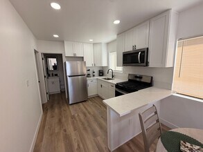 1830-36 Newton Ave in San Diego, CA - Foto de edificio - Building Photo