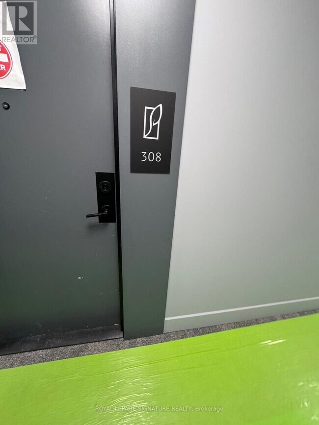 4130 Parkside Village Dr in Mississauga, ON - Building Photo - Building Photo