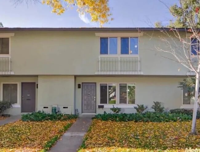 8868 La Riviera Dr, Unit C in Sacramento, CA - Building Photo - Building Photo