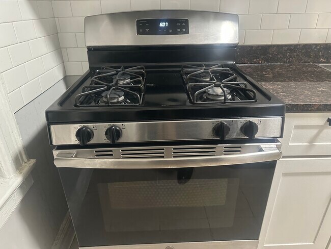 115 Fairview Ave in Jersey City, NJ - Foto de edificio - Building Photo