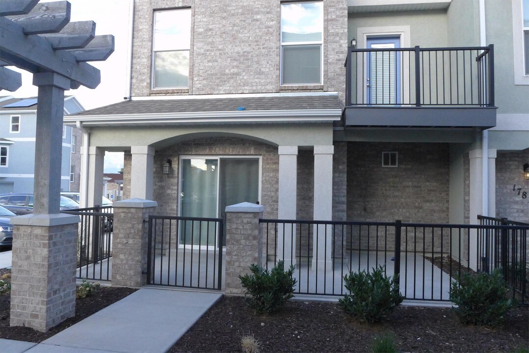 1779 W Dalmeny Way in Riverton, UT - Building Photo