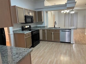 27452 Sky Lake Cir in Wesley Chapel, FL - Building Photo - Building Photo