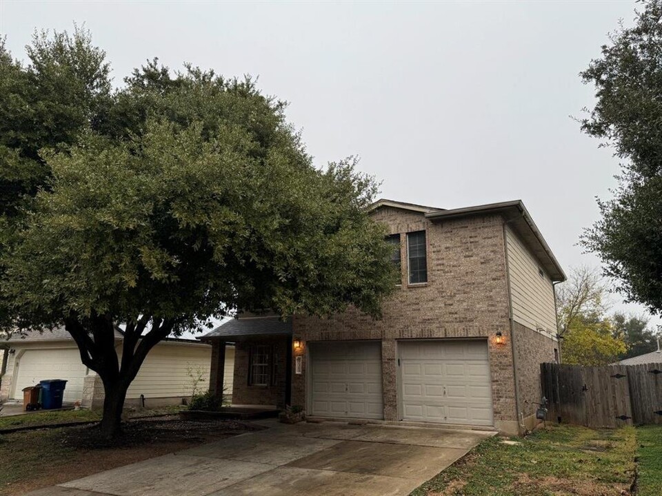 12305 Kilmartin Ln in Austin, TX - Building Photo