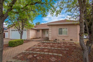 19062 Seabreeze Pl in Cottonwood, CA - Building Photo