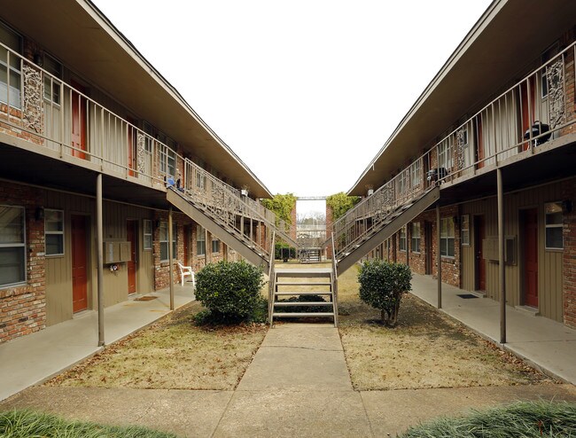 Madison East Apartments in Memphis, TN - Building Photo - Building Photo