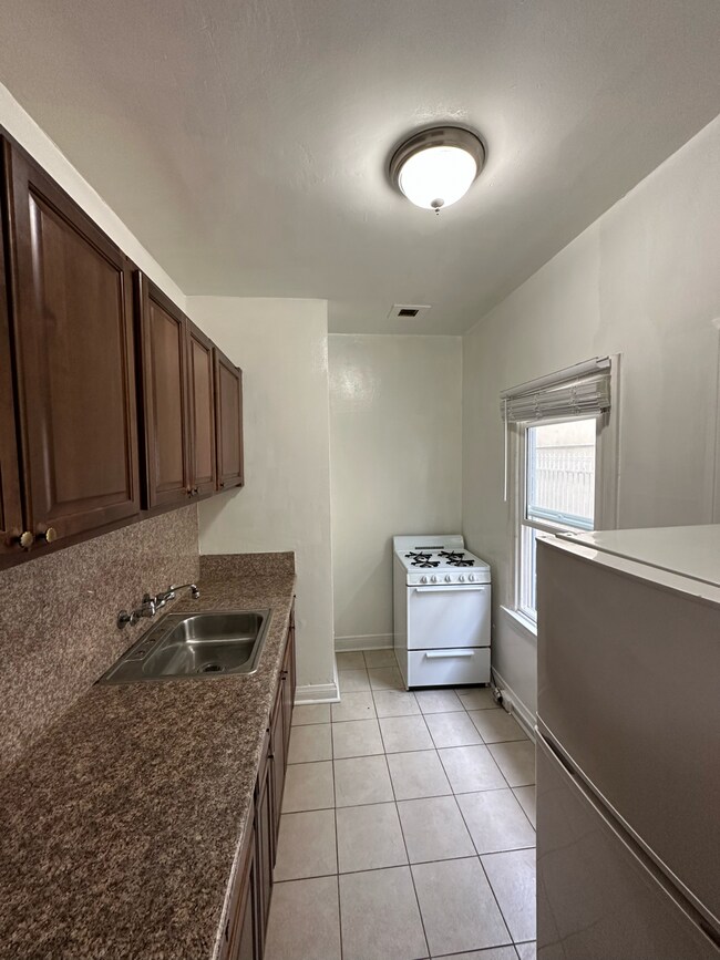 1423 N Martel Ave in Los Angeles, CA - Building Photo - Building Photo