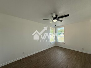 4411 Eisenhauer Rd in San Antonio, TX - Building Photo - Building Photo